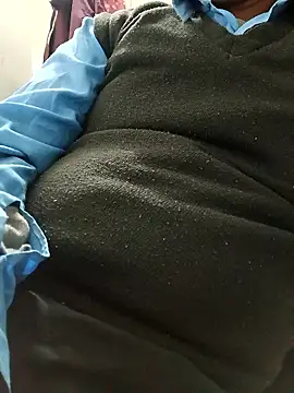 Snapshot of achut32 chatting on December 1, 2025, 1:34 pm achut32 online show from December 1, 2025, 1:34 pm