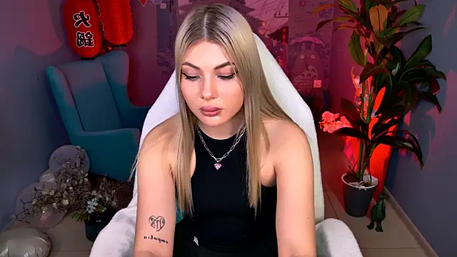 Snapshot of HyileyClark chatting on March 2, 2026, 3:30 pm HyileyClark online show from March 2, 2026, 3:30 pm