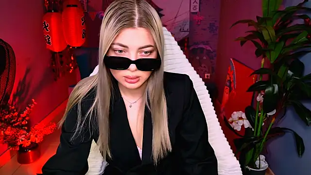 Snapshot of HyileyClark chatting on March 24, 2026, 9:53 am HyileyClark online show from March 24, 2026, 9:53 am