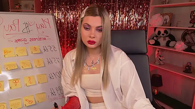 Snapshot of HyileyClark chatting on April 10, 2026, 9:49 am HyileyClark online show from April 10, 2026, 9:49 am