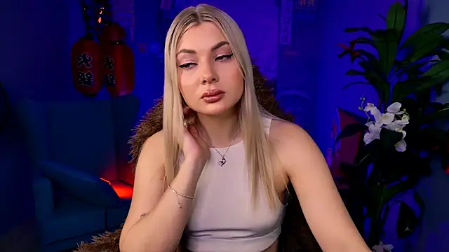 Snapshot of HyileyClark chatting on April 17, 2026, 9:23 am HyileyClark online show from April 17, 2026, 9:23 am