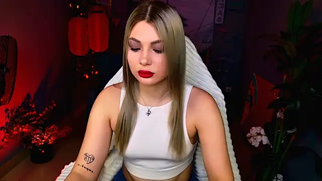 Snapshot of HyileyClark chatting on March 27, 2026, 9:21 am HyileyClark online show from March 27, 2026, 9:21 am