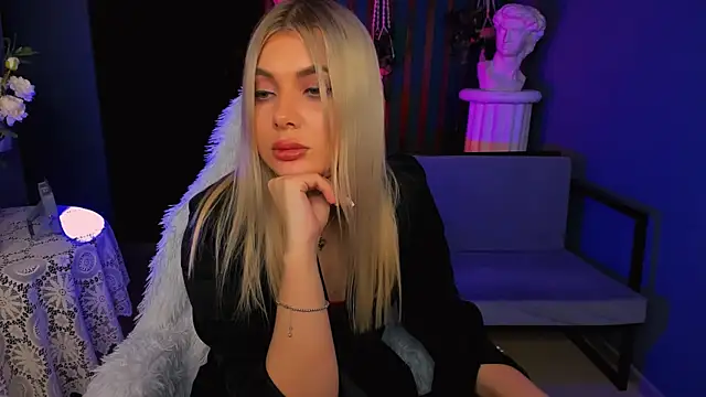 Snapshot of HyileyClark chatting on April 15, 2026, 7:58 pm HyileyClark online show from April 15, 2026, 7:58 pm