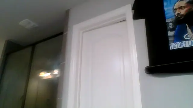 YOUNGmj6023 online show from December 3, 2025, 3:11 pm