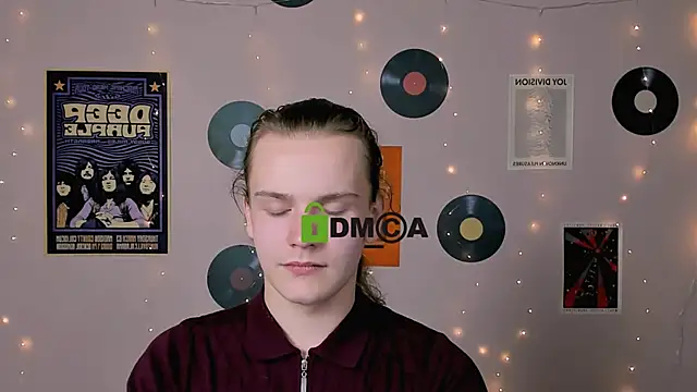 leo void online show from December 2, 2025, 9:44 am