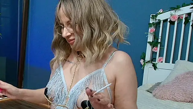 Cougar Milff online show from June 1, 2026, 8:08 pm