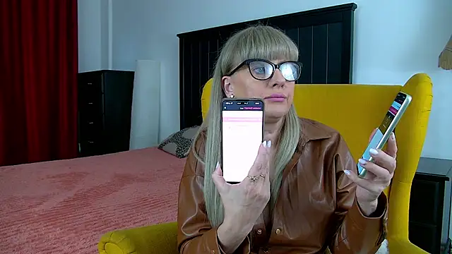 Cougar Milff online show from November 28, 2025, 1:33 pm