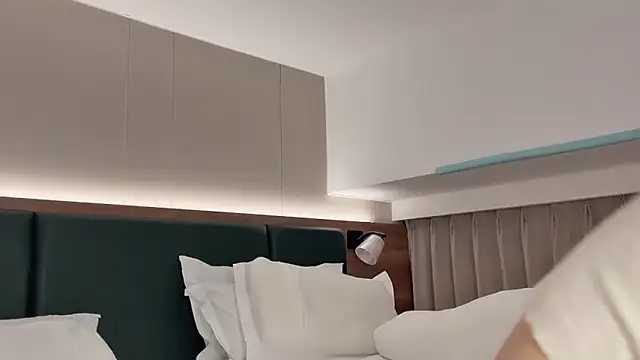 wanou33669 online show from December 19, 2025, 12:18 pm