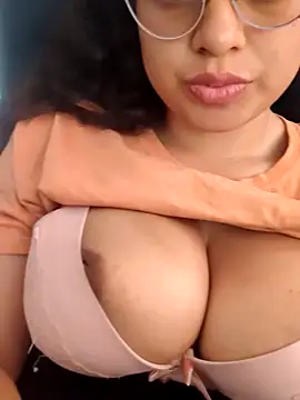 Snapshot of Tamiilin_miller chatting on February 5, 2026, 3:41 pm Tamiilin miller online show from February 5, 2026, 3:41 pm