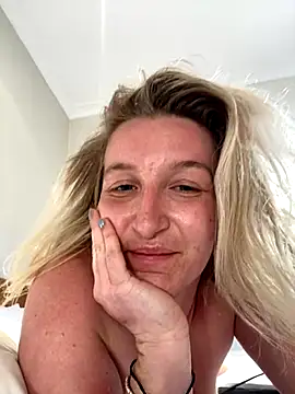 Snapshot of Skyme2713 chatting on December 2, 2025, 6:48 am Skyme2713 online show from December 2, 2025, 6:48 am