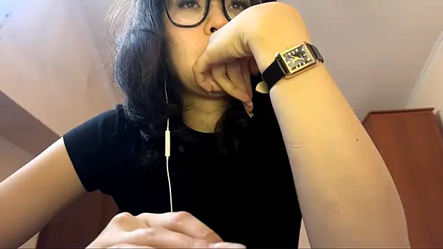 Snapshot of MiracleGirls chatting on December 2, 2025, 6:37 am MiracleGirls online show from December 2, 2025, 6:37 am