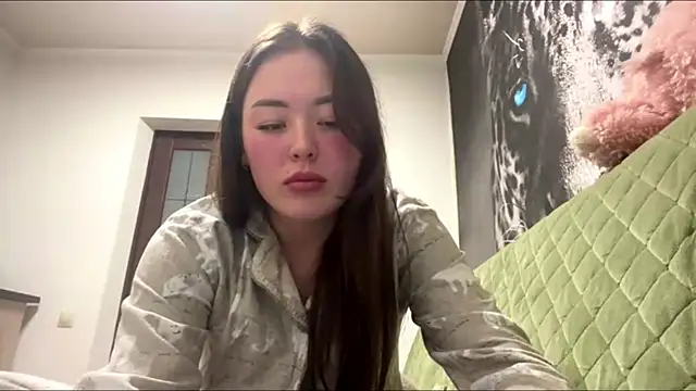 CurietHana1 online show from December 20, 2025, 3:37 pm