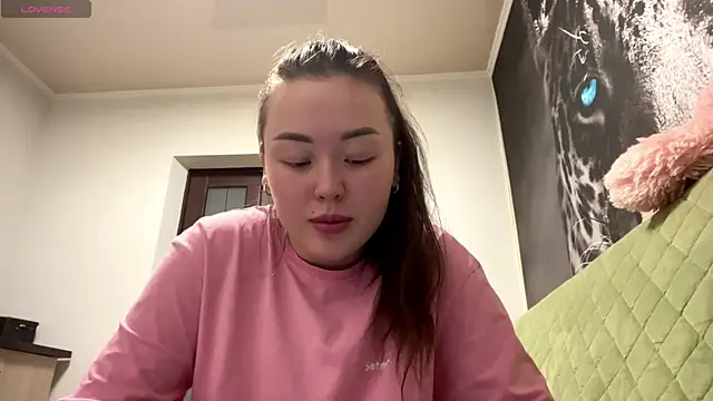 CurietHana1 online show from January 12, 2026, 1:29 pm