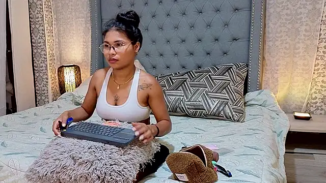 Snapshot of Miaa_Collinss chatting on November 29, 2025, 8:42 pm Miaa Collinss online show from November 29, 2025, 8:42 pm