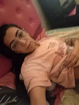 Snapshot of Yani-14 chatting on December 2, 2025, 9:22 am Yani-14 online show from December 2, 2025, 9:22 am