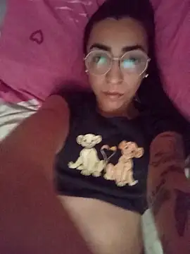 Snapshot of Yani-14 chatting on December 5, 2025, 11:42 am Yani-14 online show from December 5, 2025, 11:42 am