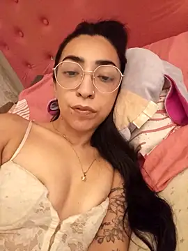 Snapshot of Yani-14 chatting on February 21, 2026, 12:12 am Yani-14 online show from February 21, 2026, 12:12 am