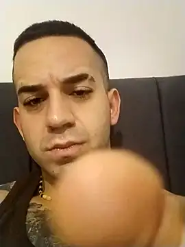 Snapshot of hazarcannn chatting on December 3, 2025, 12:23 am hazarcannn online show from December 3, 2025, 12:23 am