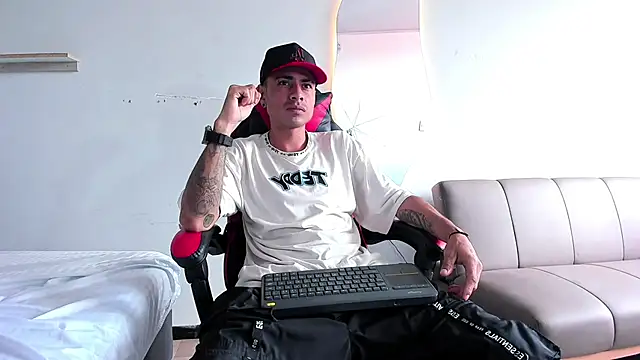 MatthewCullen online show from December 4, 2025, 5:12 pm