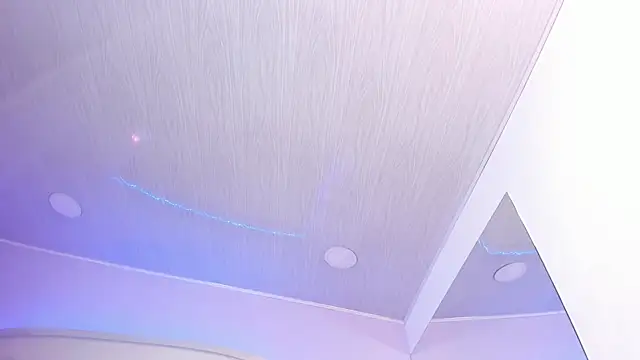 salome moon  online show from April 9, 2026, 11:49 am