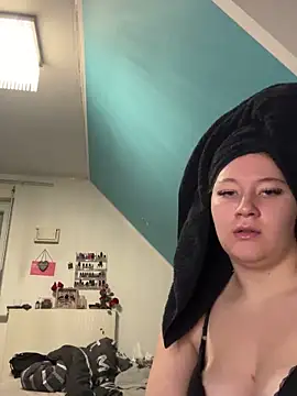 Snapshot of mellixxa chatting on December 19, 2025, 1:35 pm mellixxa online show from December 19, 2025, 1:35 pm