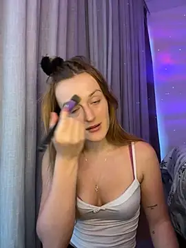 Snapshot of madlynginger chatting on November 28, 2025, 12:49 pm madlynginger online show from November 28, 2025, 12:49 pm