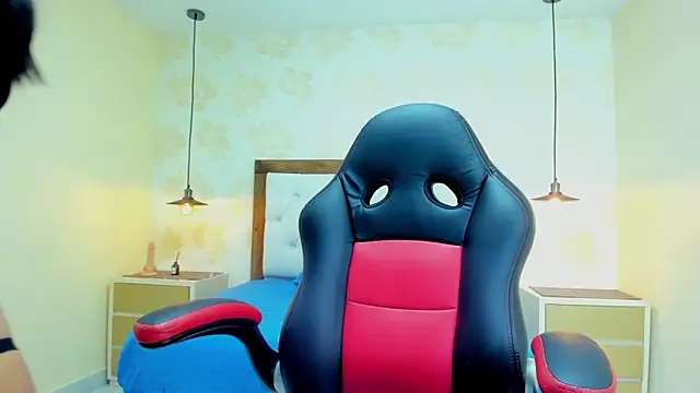 BRIAGALVIN4 online show from December 4, 2025, 7:35 pm