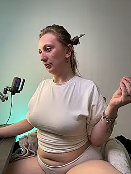 Snapshot of Helga_vibe chatting on July 18, 2026, 2:14 pm Helga vibe online show from July 18, 2026, 2:14 pm