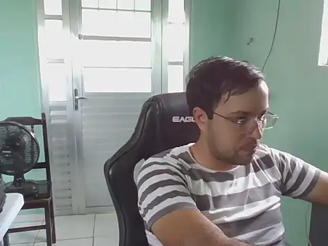 Snapshot of Silvakkfitk chatting on December 16, 2025, 5:17 pm Silvakkfitk online show from December 16, 2025, 5:17 pm