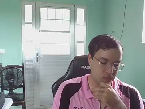 Snapshot of Silvakkfitk chatting on December 17, 2025, 3:28 pm Silvakkfitk online show from December 17, 2025, 3:28 pm