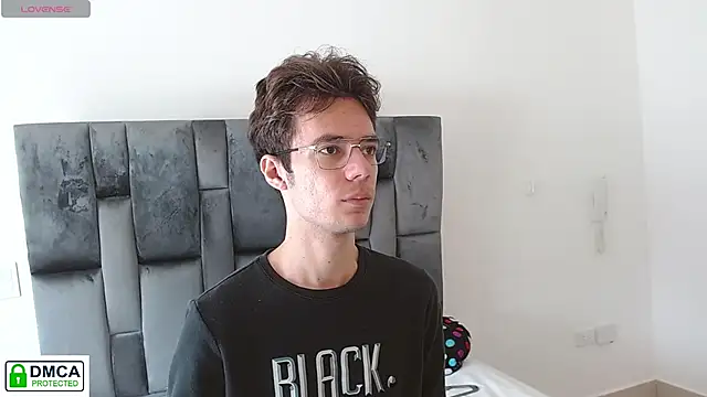 Snapshot of SaccharineSin chatting on November 28, 2025, 4:51 pm SaccharineSin online show from November 28, 2025, 4:51 pm