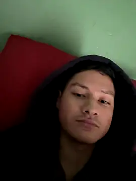 Snapshot of aelor2028 chatting on December 1, 2025, 2:40 pm aelor2028 online show from December 1, 2025, 2:40 pm