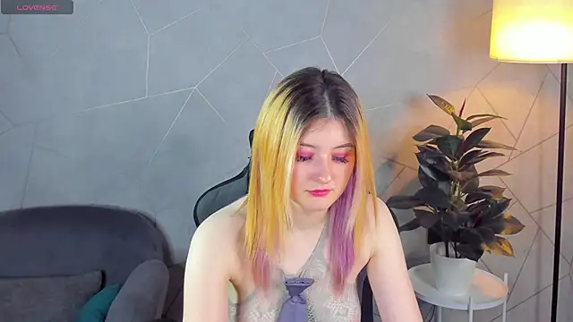 Diana Davis online show from November 28, 2025, 4:34 am