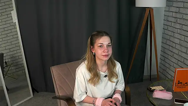 Snapshot of KiaOdonnel chatting on December 15, 2025, 6:52 am KiaOdonnel online show from December 15, 2025, 6:52 am