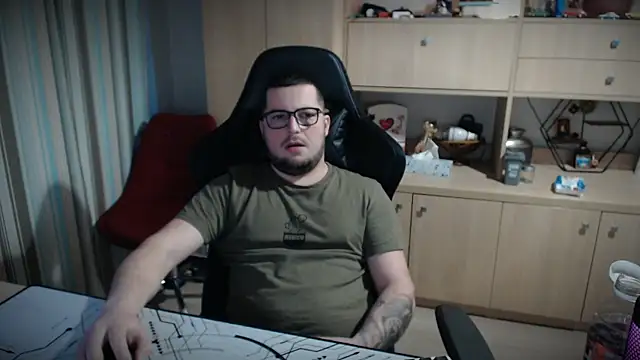 kevinnlovelly online show from December 16, 2025, 2:32 pm