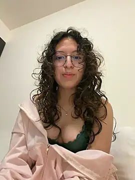 Snapshot of Alicatcua_ chatting on February 6, 2026, 3:13 am Alicatcua online show from February 6, 2026, 3:13 am