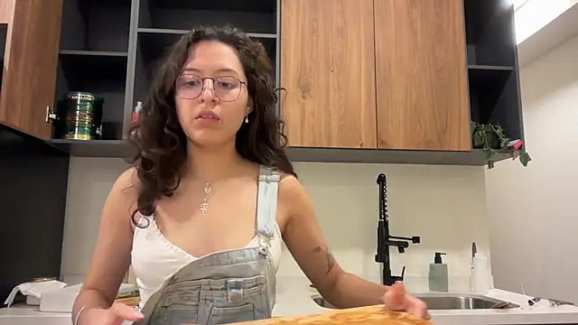 Alicatcua  online show from July 9, 2026, 2:01 am