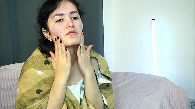 GilmaFaurot online show from December 3, 2025, 10:47 am