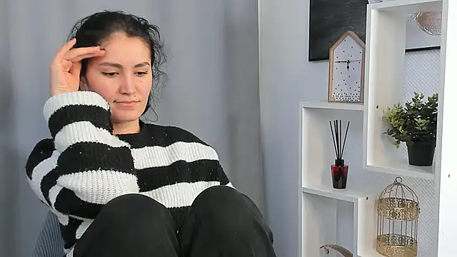 GilmaFaurot online show from November 29, 2025, 2:50 pm