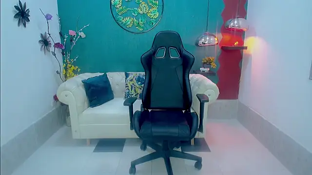 zahira1 online show from December 13, 2025, 8:04 pm