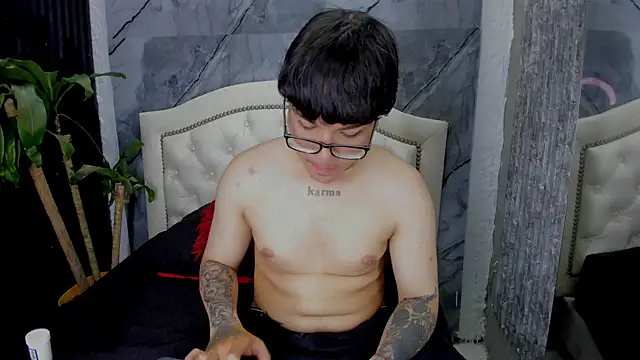 Noah West18 online show from December 2, 2025, 7:48 pm