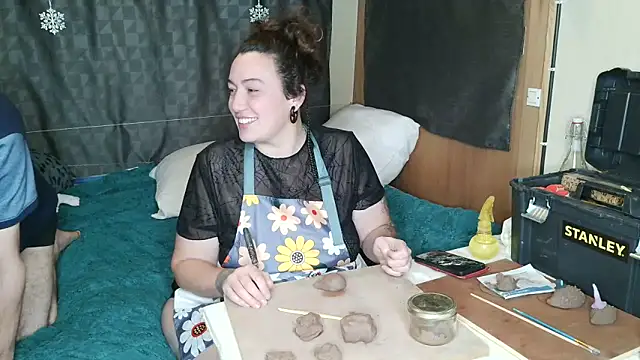 Snapshot of BBWorking chatting on December 14, 2025, 8:03 pm BBWorking online show from December 14, 2025, 8:03 pm