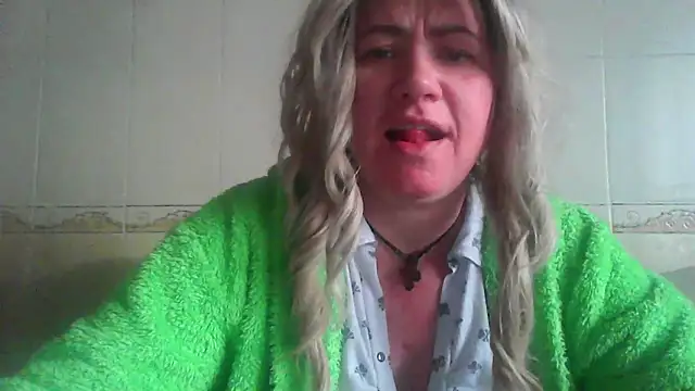 Snapshot of ClaireShannon chatting on December 18, 2025, 1:15 pm ClaireShannon online show from December 18, 2025, 1:15 pm