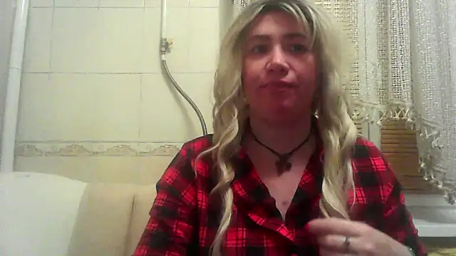 Snapshot of ClaireShannon chatting on December 19, 2025, 5:37 pm ClaireShannon online show from December 19, 2025, 5:37 pm