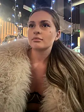 MilenaLuxury online show from November 28, 2025, 3:12 pm