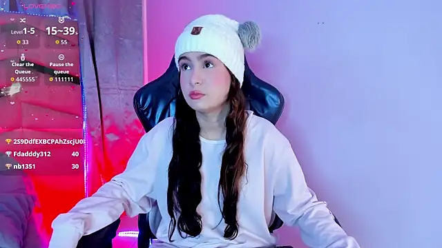 Snapshot of AntonellaLeon_ chatting on December 17, 2025, 3:22 am AntonellaLeon online show from December 17, 2025, 3:22 am