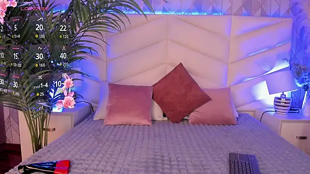 Lizzi Hotman  online show from February 28, 2026, 8:08 pm