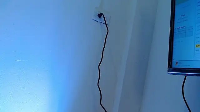 Snapshot of Lunaartistry chatting on December 4, 2025, 3:27 am Lunaartistry online show from December 4, 2025, 3:27 am