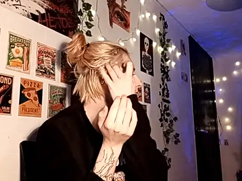 Snapshot of AmyGrok chatting on December 3, 2025, 11:42 am AmyGrok online show from December 3, 2025, 11:42 am