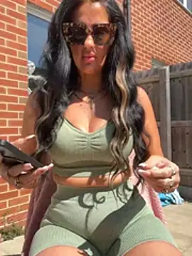 Lolaxox  online show from April 24, 2026, 11:56 am